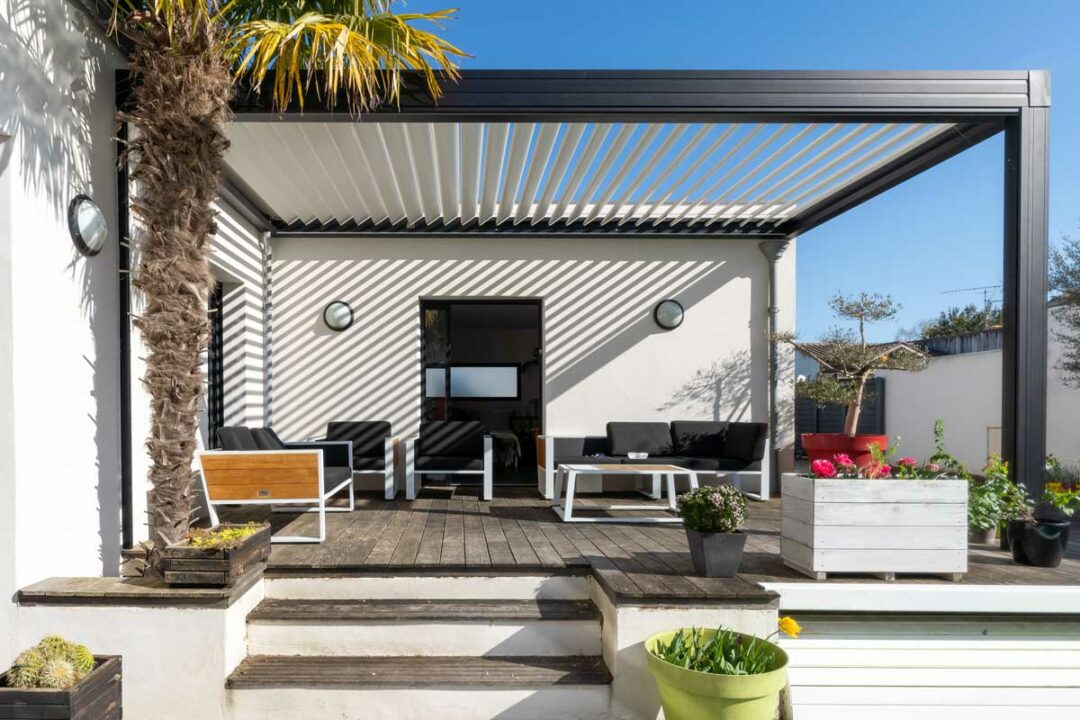 Indoor + Outdoor Living  How to Create a Seamless Space