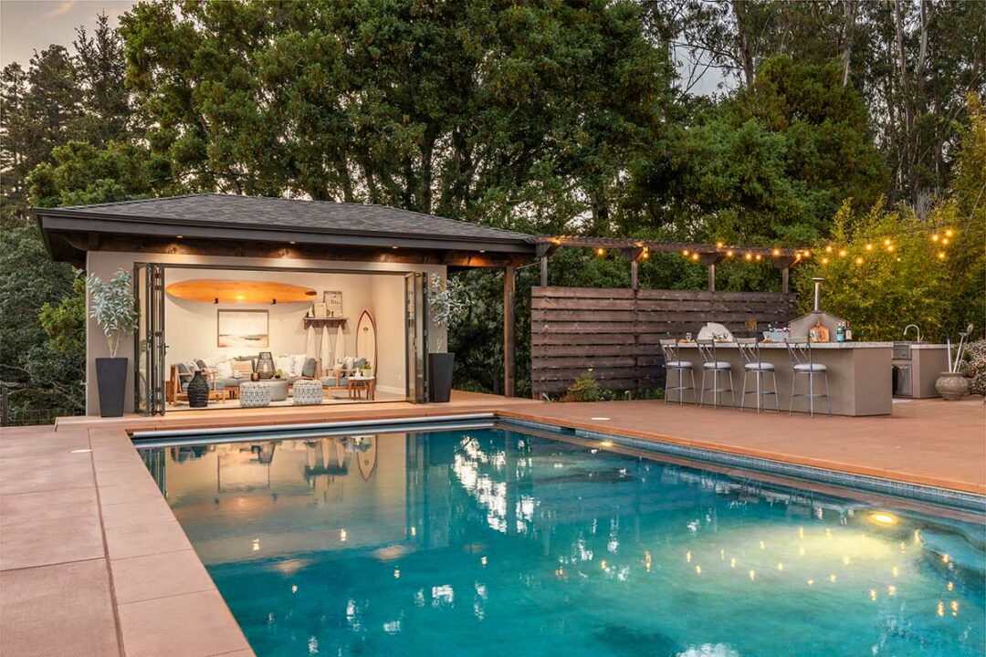 Pool house, pool, bar and outdoor kitchen